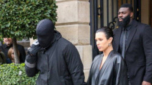 Kanye West, pus la zid de fani după ce a făcut publică o poză cu Bianca Censori: „Ce bărbat normal ar face asta?”