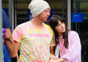 Cum se simte Dakota Johnson după despărțirea de Chris Martin. Apropiat: „Își dorește o viață cu sens, pe toate planurile!”