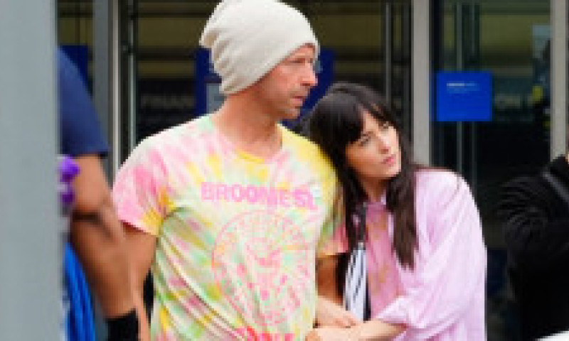 Cum se simte Dakota Johnson după despărțirea de Chris Martin. Apropiat: „Își dorește o viață cu sens, pe toate planurile!”