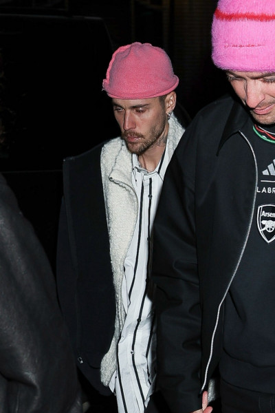 Justin Bieber steps out with friends on his way to a home studio