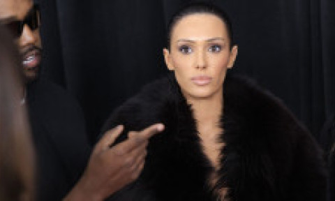 Toți ochii au fost pe ea. Bianca Censori, fotografiată în L.A., în micro pantaloni și top cu un decolteu imposibil de ignorat