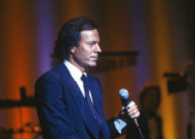 Cine va moșteni averea de sute de milioane de euro a lui Julio Iglesias. Are afaceri de succes, un avion de lux și chiar și o insulă