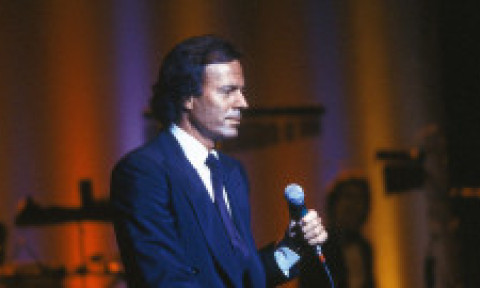 Cine va moșteni averea de sute de milioane de euro a lui Julio Iglesias. Are afaceri de succes, un avion de lux și chiar și o insulă