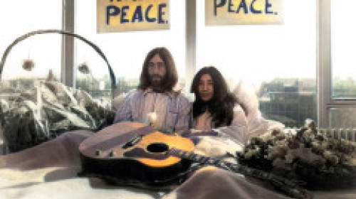 John Lennon și Yoko Ono, o iubire intensă. S-au cunoscut când erau căsătoriți cu alte persoane