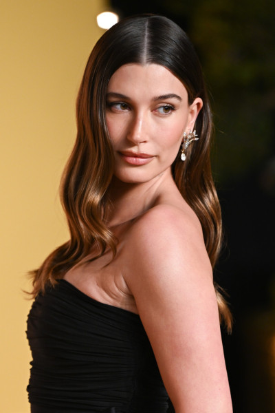 Hailey Bieber la petrecerea Oscar Vanity Fair/ Profimedia