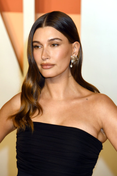 Hailey Bieber la petrecerea Oscar Vanity Fair/ Profimedia