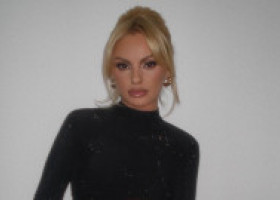 Alexandra Stan, sătulă de speculațiile că ar fi însărcinată: "Cum ai ajuns la concluzia asta? Pentru că mă frec pe burtă?"