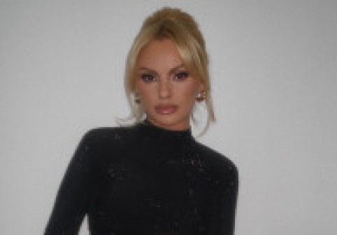 Alexandra Stan, sătulă de speculațiile că ar fi însărcinată: "Cum ai ajuns la concluzia asta? Pentru că mă frec pe burtă?"