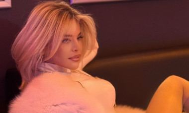 Rochia mulată cu crăpătură și atitudinea de divă n-au scăpat-o pe Loredana de critici: 
