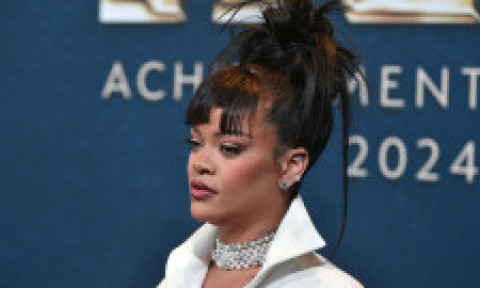 O poză „nereușită” cu Rihanna a devenit virală pe internet. Reacția artistei i-a uimit pe toți: „Cum prind pisica asta fără stăpân?”