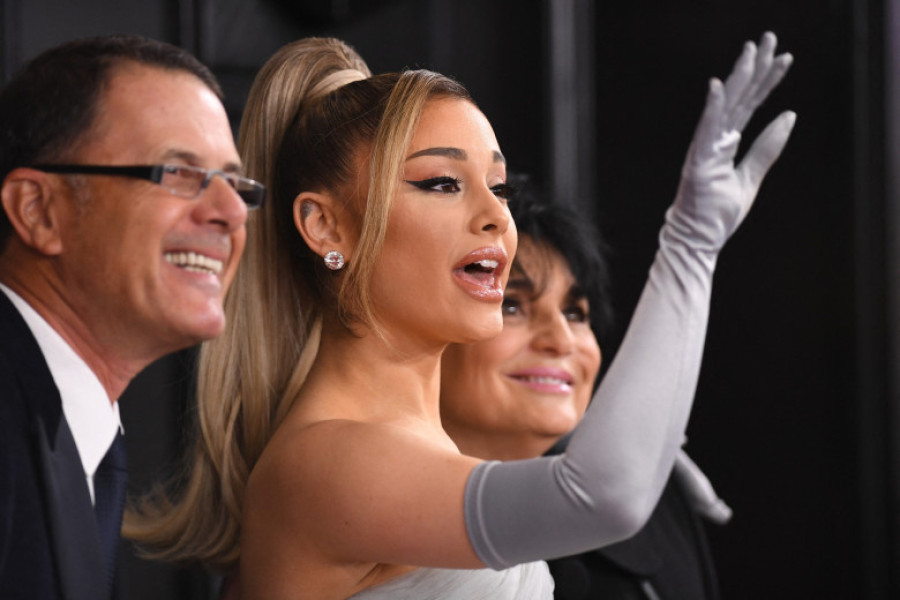 Ariana Grande împreună cu părinții ei/ Profimedia