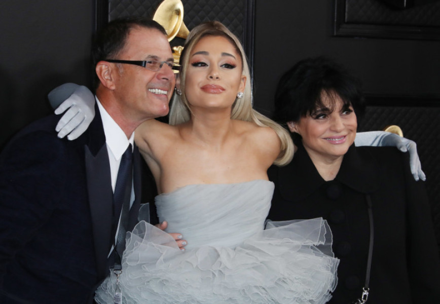 Ariana Grande împreună cu părinții ei/ Profimedia