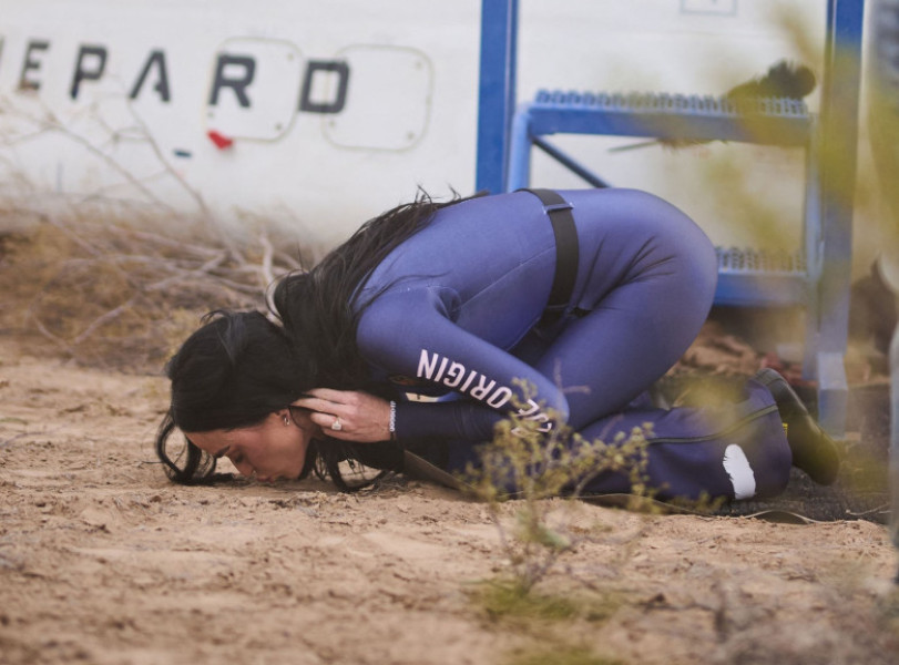 Katy Perry saruta pamantul