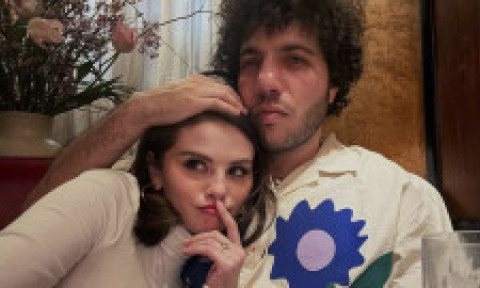 Benny Blanco „nu are voie” să vorbească despre viața intimă cu Selena Gomez: „Sunt un gentleman”