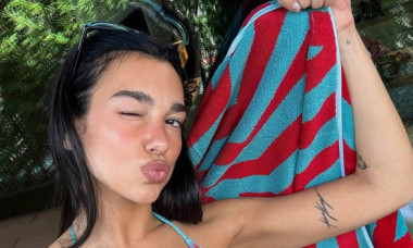 Dua Lipa, vacanță în costum de baie, în Albania: „Paștele acasă”. Fanii au răsplătit-o cu inimioare: „Frumusețe pură”