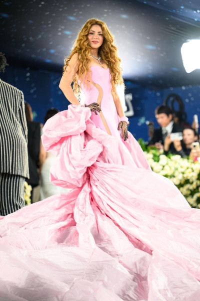 New York, USA. 6 May 2025. Shakira attending the Metropolitan Museum of Art Costume Institute Benefit Gala 2025. Photo credit should read: Matt Crossick/Alamy Live News