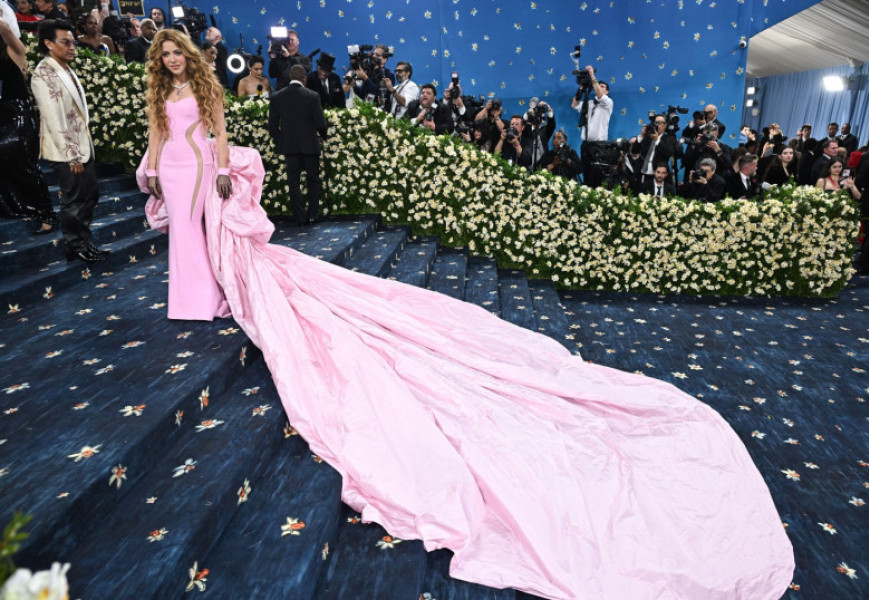 New York, USA. May 5th, 2025. Shakira at the 2025 Costume Institute Benefit Gala celebrating the opening of the exhibition Superfine, Tailoring Black Style. Held at The Metropolitan Museum of Art. Credit: Doug Peters/EMPICS/Alamy Live News