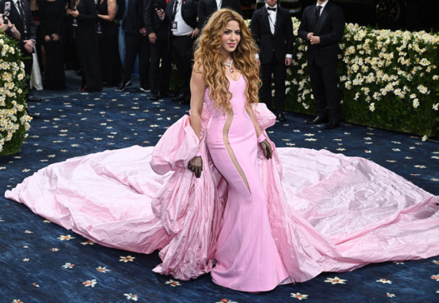 New York, USA. May 5th, 2025. Shakira at the 2025 Costume Institute Benefit Gala celebrating the opening of the exhibition Superfine, Tailoring Black Style. Held at The Metropolitan Museum of Art. Credit: Doug Peters/EMPICS/Alamy Live News