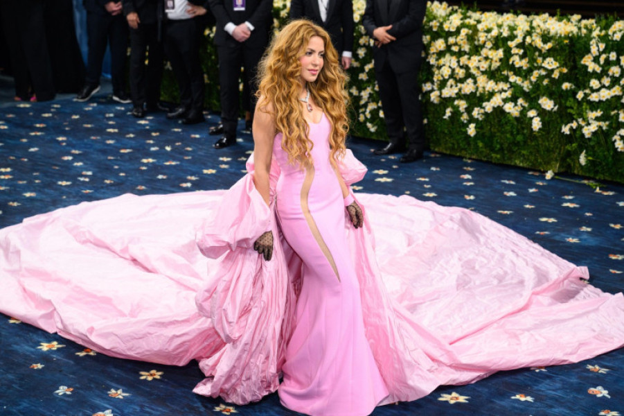 New York, USA. 6 May 2025. Shakira attending the Metropolitan Museum of Art Costume Institute Benefit Gala 2025. Photo credit should read: Matt Crossick/Alamy Live News