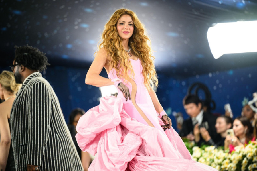 New York, USA. 6 May 2025. Shakira attending the Metropolitan Museum of Art Costume Institute Benefit Gala 2025. Photo credit should read: Matt Crossick/Alamy Live News