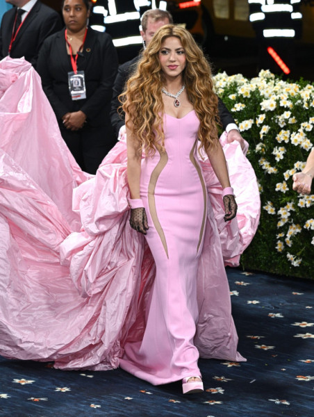 New York, USA. May 5th, 2025. Shakira at the 2025 Costume Institute Benefit Gala celebrating the opening of the exhibition Superfine, Tailoring Black Style. Held at The Metropolitan Museum of Art. Credit: Doug Peters/EMPICS/Alamy Live News