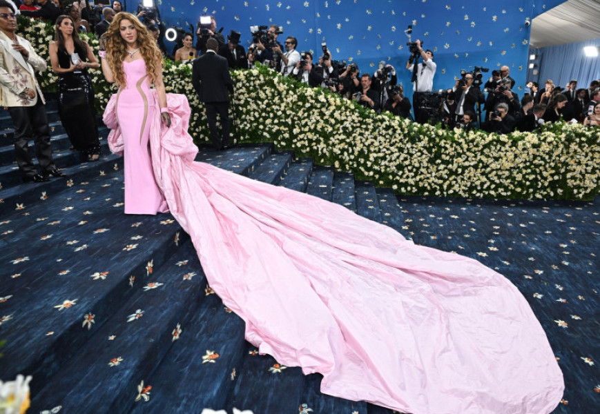New York, USA. May 5th, 2025. Shakira at the 2025 Costume Institute Benefit Gala celebrating the opening of the exhibition Superfine, Tailoring Black Style. Held at The Metropolitan Museum of Art. Credit: Doug Peters/EMPICS/Alamy Live News