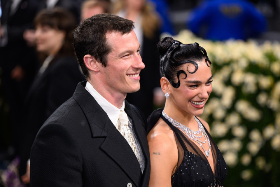 New York, USA. 5 May 2025. Dua Lipa and Callum Turner attending the Metropolitan Museum of Art Costume Institute Benefit Gala 2025. Photo credit should read: Matt Crossick/Alamy Live News