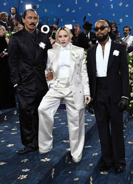 New York, USA. May 5th, 2025. Haider Ackermann, Madonna and Akeem Morris at the 2025 Costume Institute Benefit Gala celebrating the opening of the exhibition Superfine, Tailoring Black Style. Held at The Metropolitan Museum of Art. Credit: Doug Peters/EMP