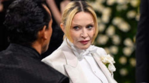 Ani la rând s-a spus că e de nerecunoscut, iar acum pare să fi renunțat la fillere. Madonna, apariția care i-a impresionat pe fani