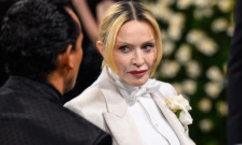 Ani la rând s-a spus că e de nerecunoscut, iar acum pare să fi renunțat la fillere. Madonna, apariția care i-a impresionat pe fani
