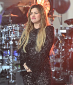 Kelly Clarkson performing at the Citi Concert Series