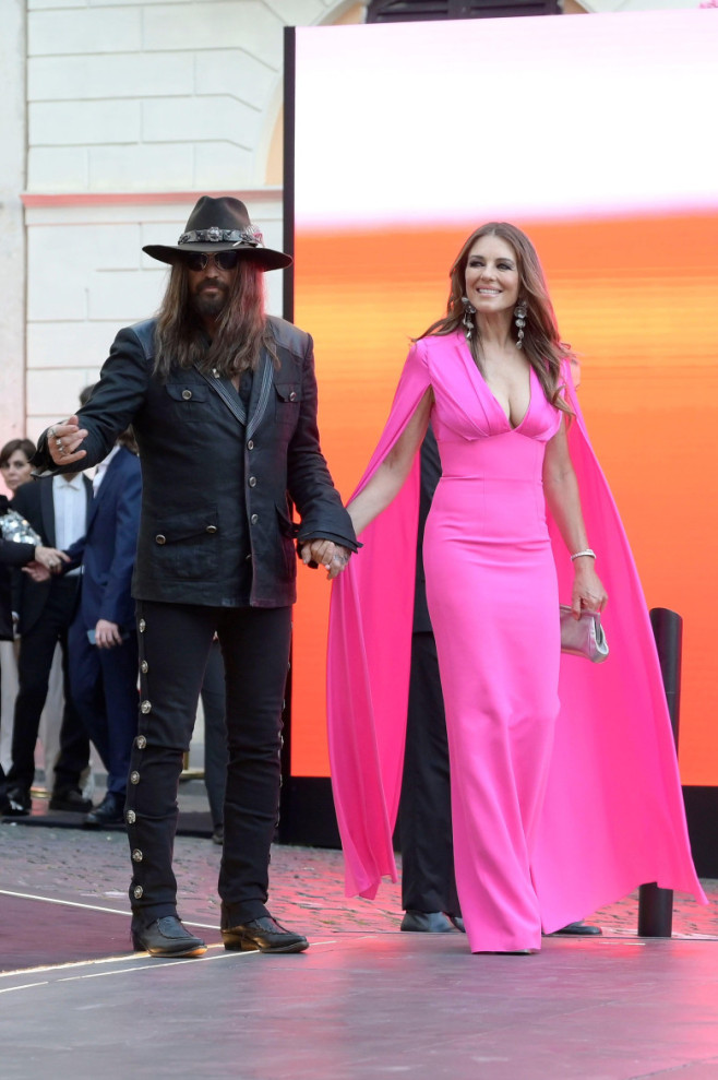 Elizabeth Hurley și Billy Ray Cyrus/ Profimedia