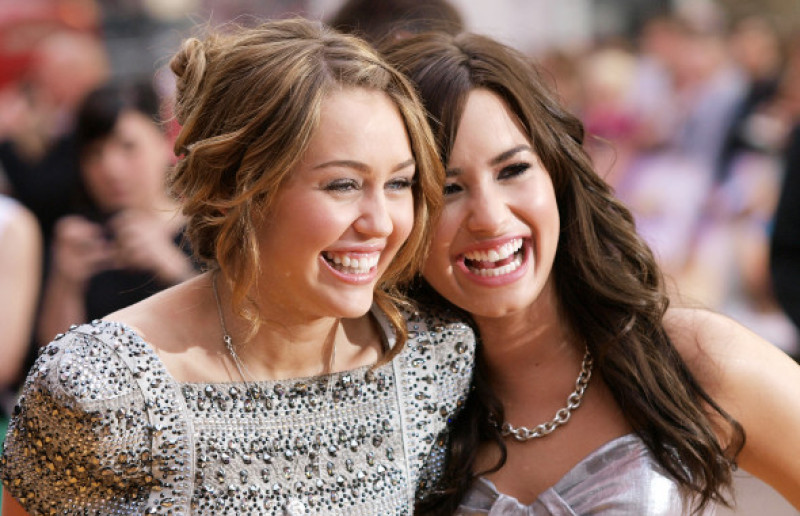 Demi Lovato și Miley Cyrus/ Profimedia