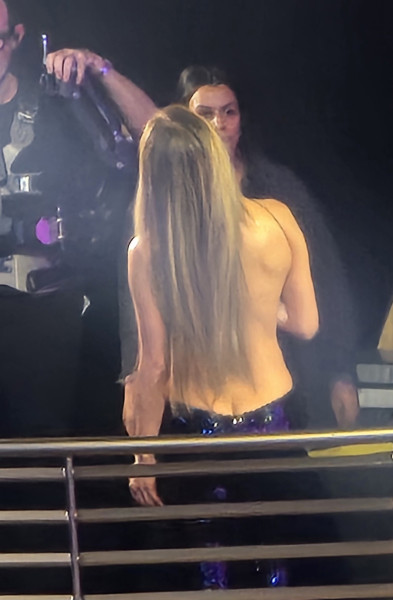 Jennifer Lopez Turns Heads In Revealing Dress While Hosting American Music Awards In Las Vegas - 26 May 2025