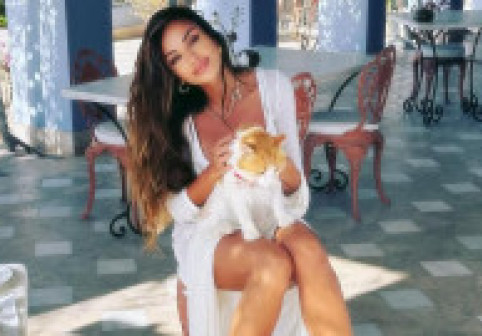Mădălina Ghenea, apariție răvășitoare de ziua ei. Și-a sărbătorit aniversarea pe plajă, în costum de baie
