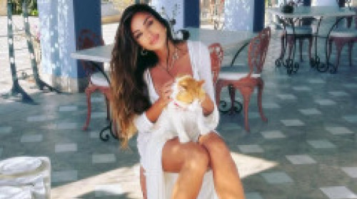 Mădălina Ghenea, apariție răvășitoare de ziua ei. Și-a sărbătorit aniversarea pe plajă, în costum de baie