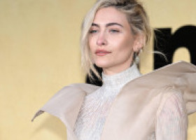 Paris Jackson s-a asigurat că primește toată atenția la Cannes. A apărut într-o rochie transparentă cu o crăpătură generoasă