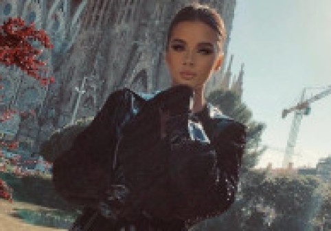Misha Miller, după ce a strălucit pe covorul roșu de la Cannes: „A fost copleșitor!” Imaginile cu artista au făcut furori printre fani