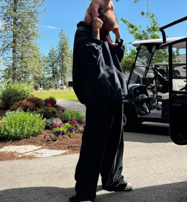 Justin Bieber, alături de fiul său, Jack. Foto: Instagram Justin Bieber