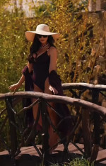 lili sandu in costum de baie (3)