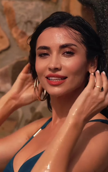 lili sandu in costum de baie (11)