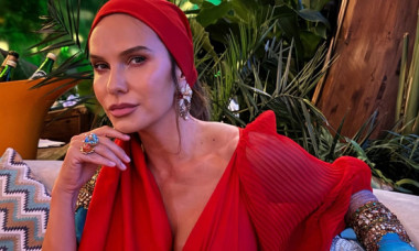 Anna Lesko, dezvinvoltă și seducătoare. A tras din greu la sală, apoi i-a fermecat pe fani într-o rochie decoltată și decupată