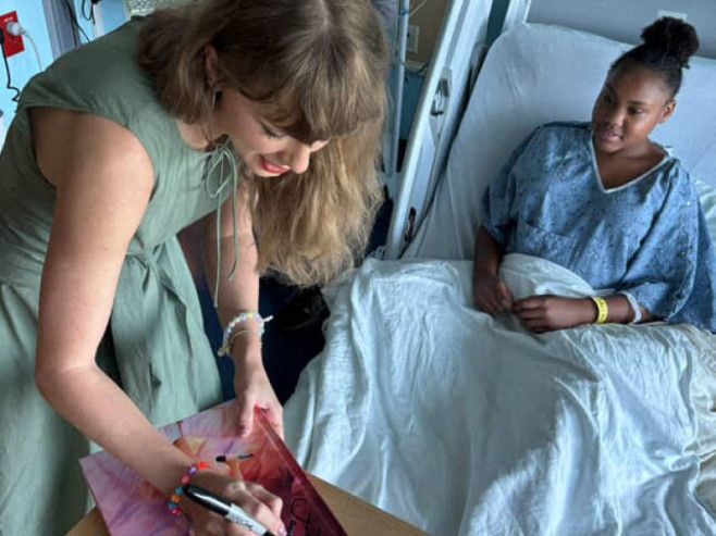 Taylor Swift visits children at Joe DiMaggio Children's Hospital in Hollywood, Florida.