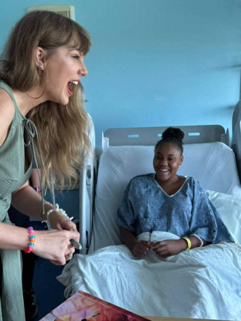 Taylor Swift visits children at Joe DiMaggio Children's Hospital in Hollywood, Florida.