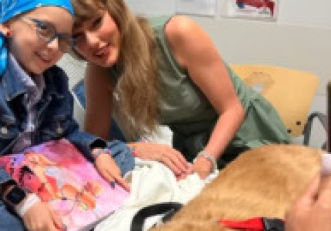 Taylor Swift, în vizită la un spital de copii din Florida. Imaginile emoționante sunt virale: „Are un suflet atât de blând!”