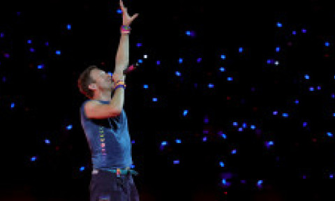 Chris Martin, la plimbare cu fiul prin NYC. Moses are 19 ani și e combinația perfectă dintre Gwyneth Paltrow și solistul de la Coldplay