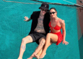 Demi Lovato, parada costumelor de baie în luna de miere, după ce a slăbit spectaculos. Și-a arătat multele tatuaje și noua siluetă