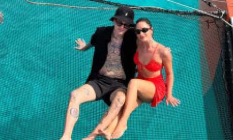 Demi Lovato, parada costumelor de baie în luna de miere, după ce a slăbit spectaculos. Și-a arătat multele tatuaje și noua siluetă