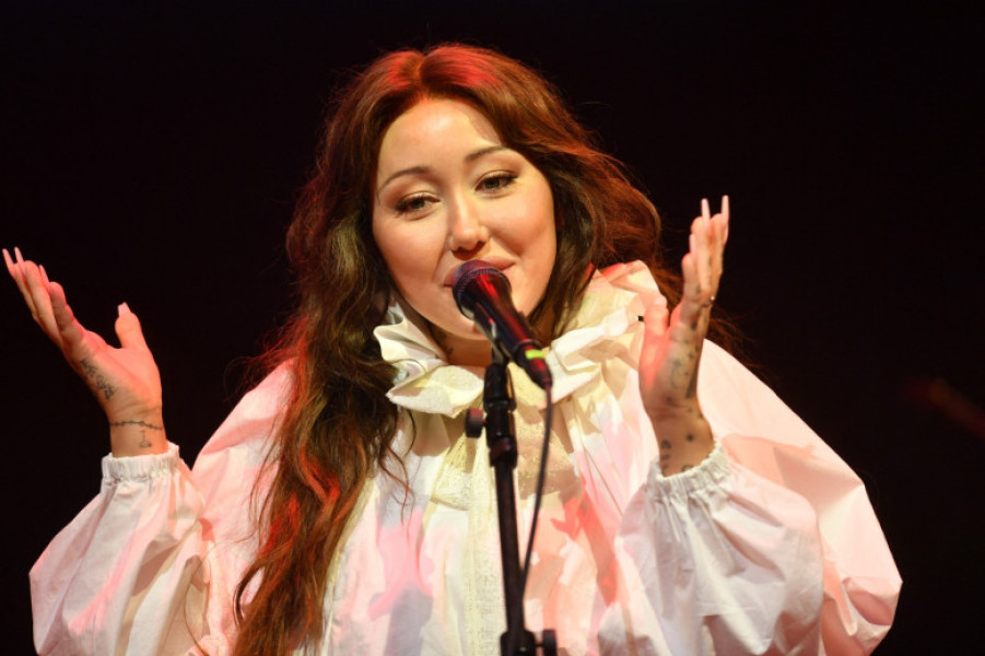Noah Cyrus (2)