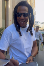 Shy Blue Ivy and father Jay-Z spotted in Paris!